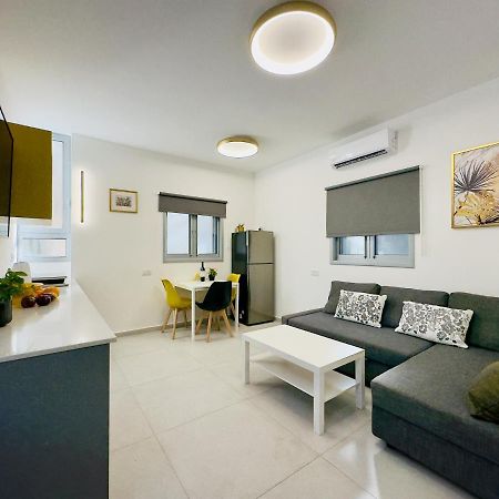 Amazing 2Rooms Apt In Bat Yam - Step By The Beach Kültér fotó